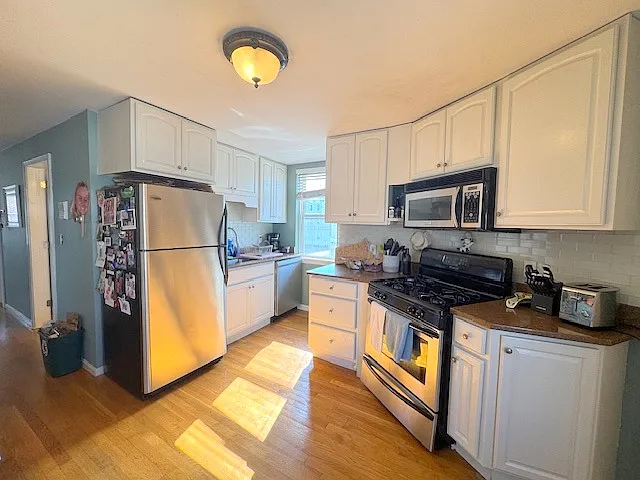 Building Photo - 656 E 2nd St #2