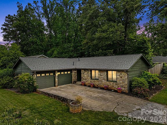 2nd image of 21 Glen Meadows Rd