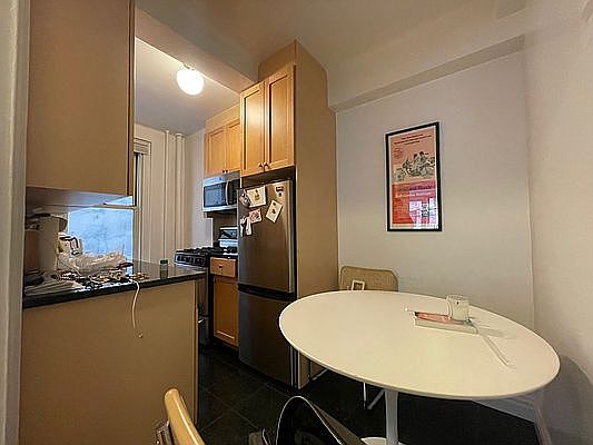 4th image of 25 E 10th St APT 7F