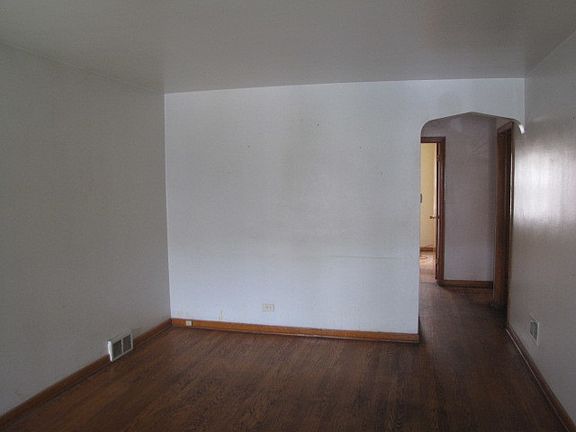 5th image of 5127 W Saint Paul Ave