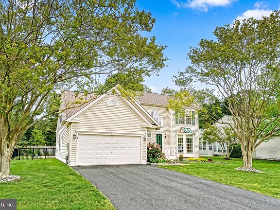 3rd image of 5 Aintree Dr