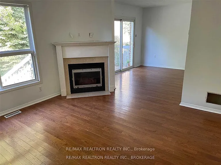 158 Taylor Dr — Photo 2