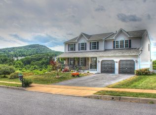 901 Kate Dr, Sinking Spring, PA 19608