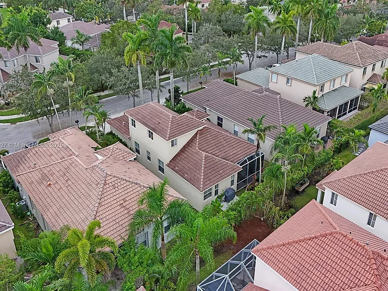 1725 Winterberry Ln — Photo 67