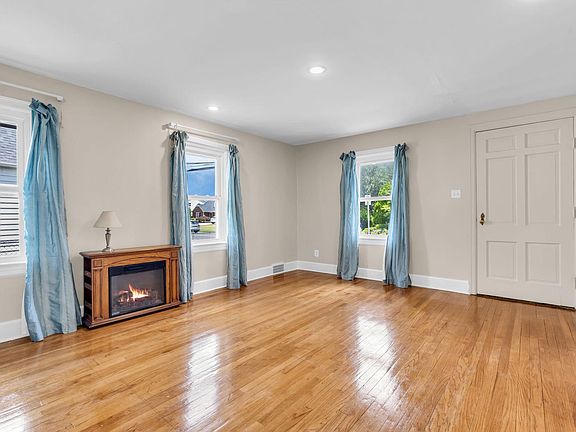 2nd image of 826 Whitehorse Mercerville Rd