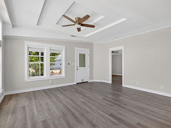 8th image of 3177 N Huntington Ave