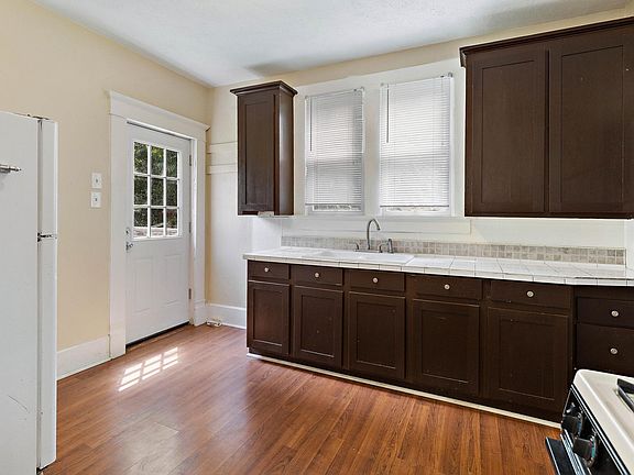 2nd image of 725 E Sherman St #1/2
