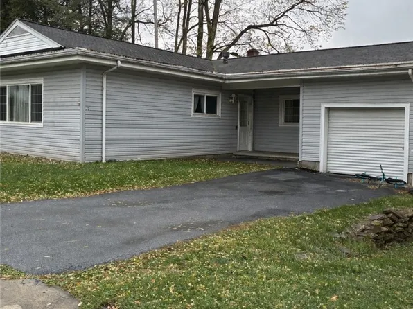 215 Oakland Ave, Punxsutawney, PA 15767