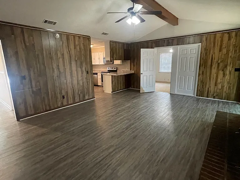 817 Robin Hood Trl — Photo 14
