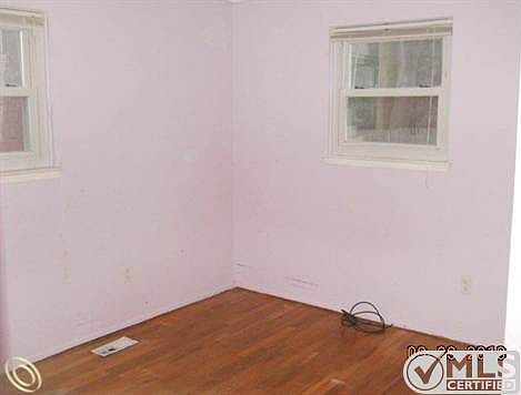 bedroom.JPG