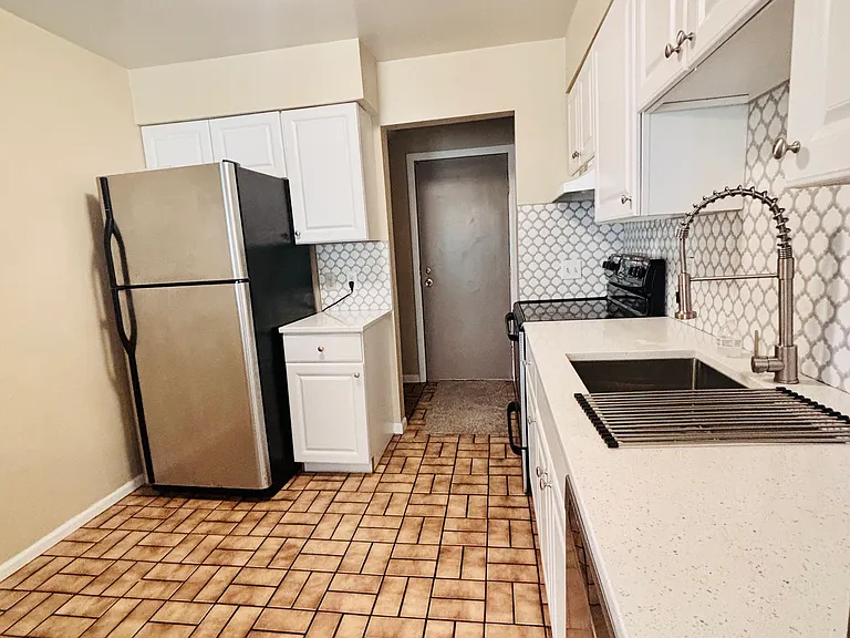 116 Regents Dr #116 — Photo 10