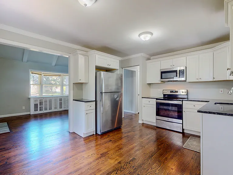 677 Garfield Ave — Photo 7