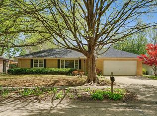 1105 Foothill Dr, Champaign, IL 61821