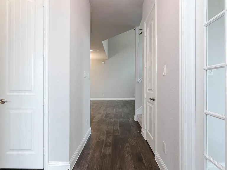 1537 Euclid Aly — Photo 7
