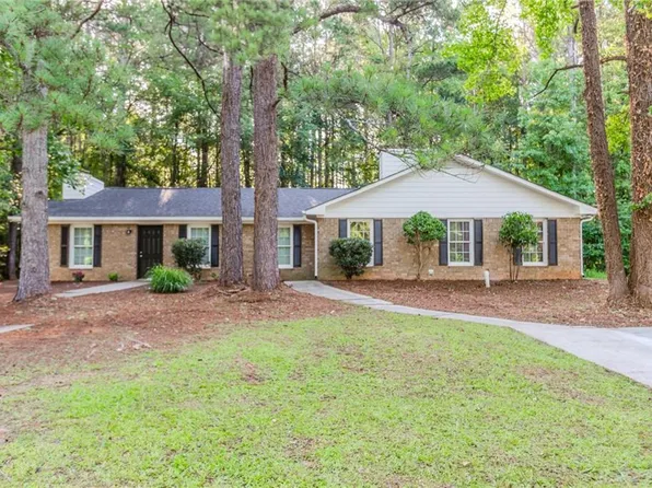 8182 Magnolia Dr, Jonesboro, GA 30238