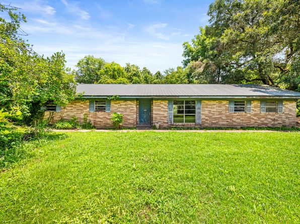 1021 Lutz Loop
