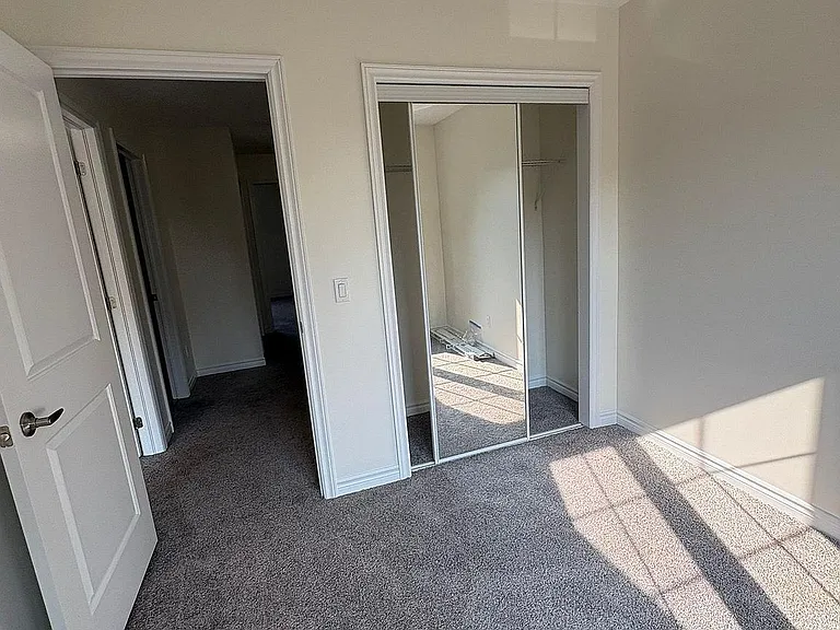 10.5 Dufferin St #16 — Photo 11