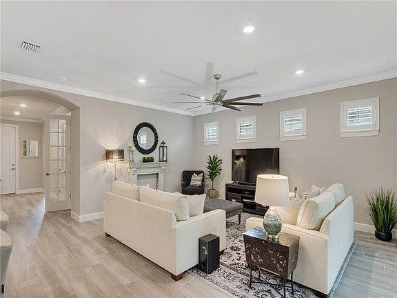4th image of 5045 Monroe Cir