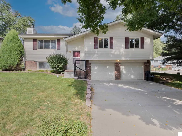 8718 Honey Locust Dr, La Vista, NE 68128