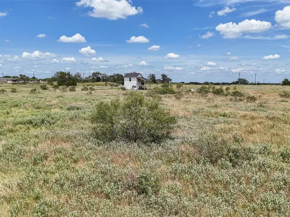 1 Fox Ln, Lockhart, TX 78644
