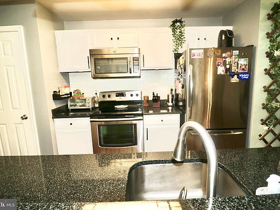 5th image of 9815 Lake Pointe Ct APT 203