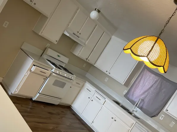 12320 Kiowa Rd APT 3, Apple Valley, CA 92308