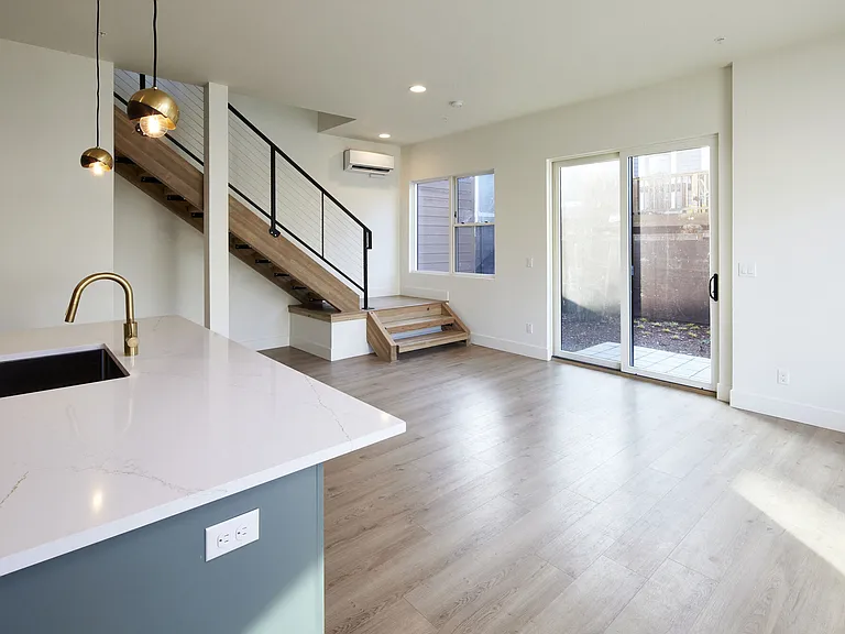 140 NE Sacramento St — Photo 50
