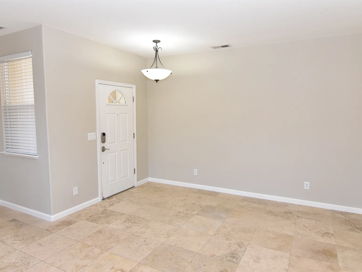 4 bed, 3088 sqft, $3,450 — Photo 4