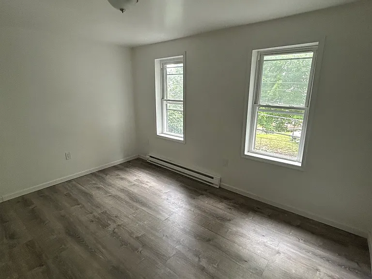 202 Carlisle St — Photo 11