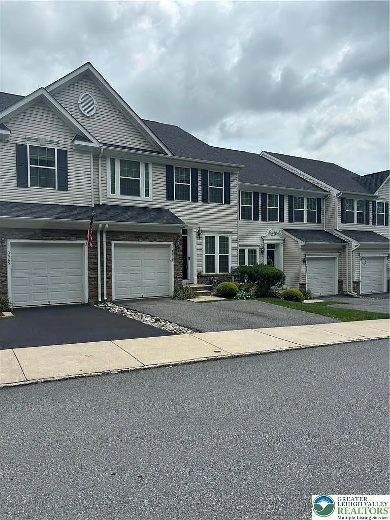 3 bed, 4.0 bath, 2578 sqft, $2,800 — Photo 2