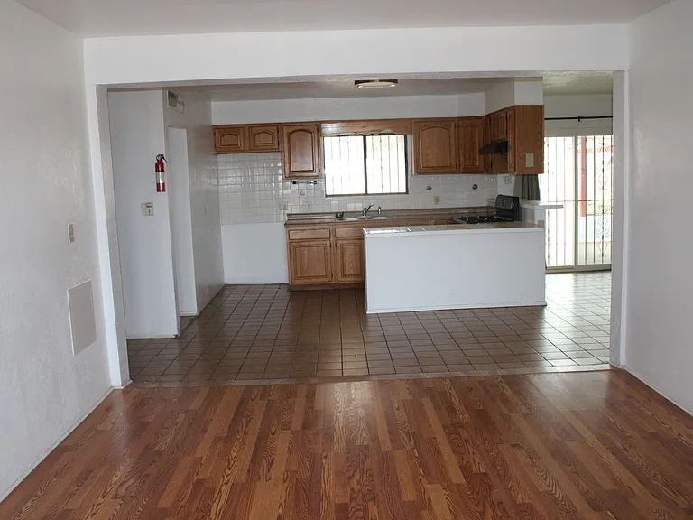 3221 Monroe Ave — Photo 4