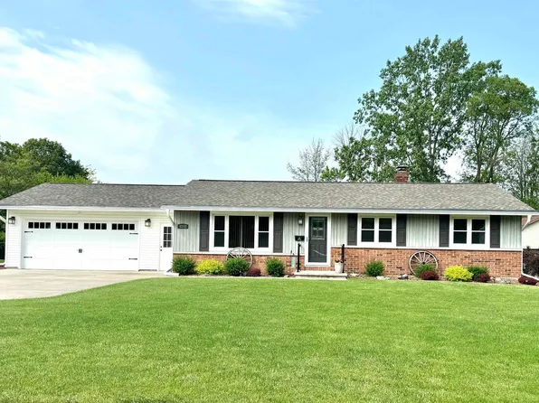 3242 Meadow Cir, Green Bay, WI 54311