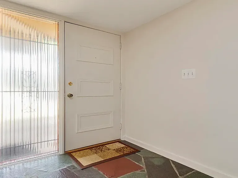 809 N Alpine Rd — Photo 23