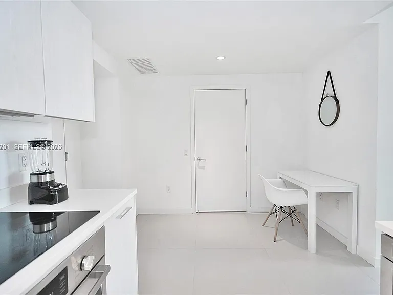 501 NE 31st St #702 — Photo 16