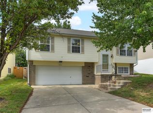 17834 Lillian St, Omaha, NE 68136