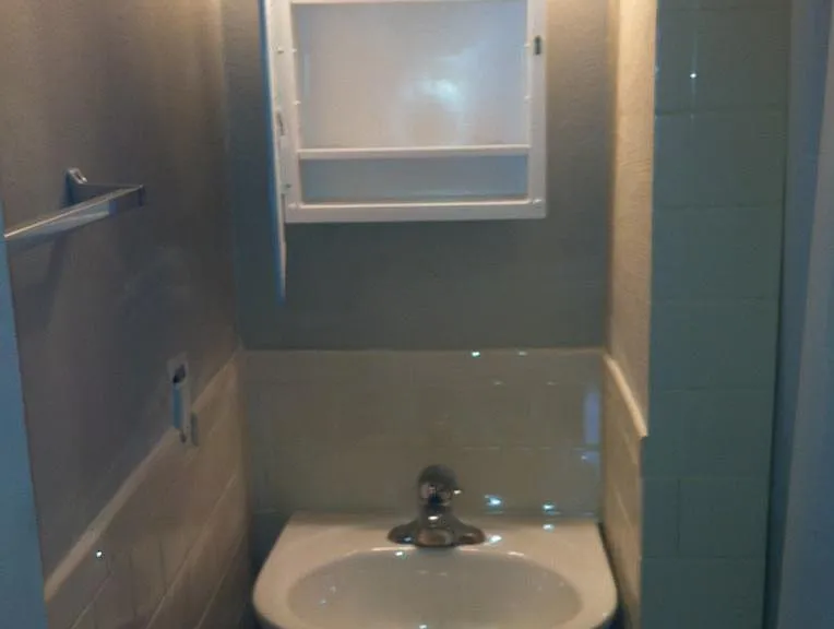 565 SW 6th St — Photo 5