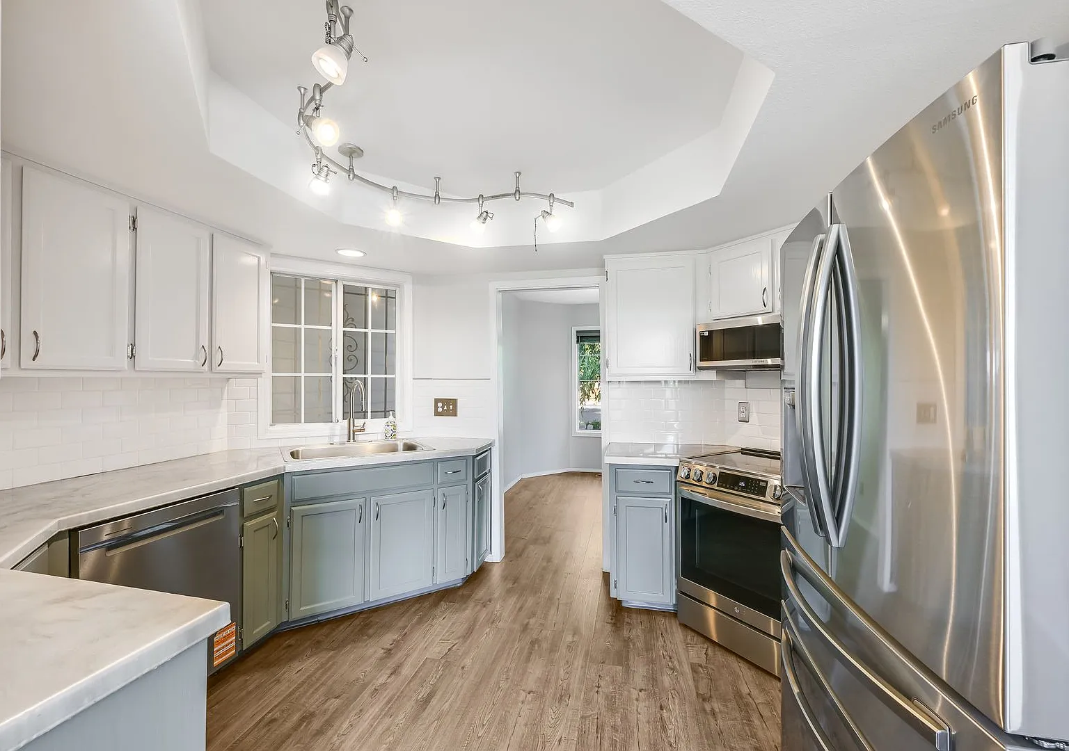 Beautiful 4 Bed, 4 Bath Rental Home in Gresham Butte! — Photo 4