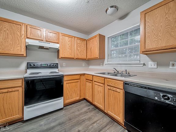 3rd image of 236 Cottonwood Creek Cir