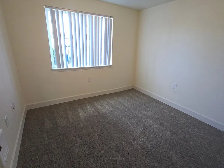 Winfou06-Columbia Village Apartments — Photo 23