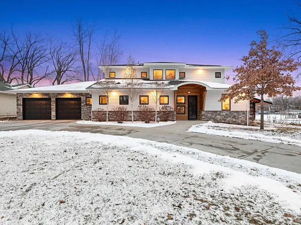 1300 Bluebill Bay Rd, Burnsville, MN 55306