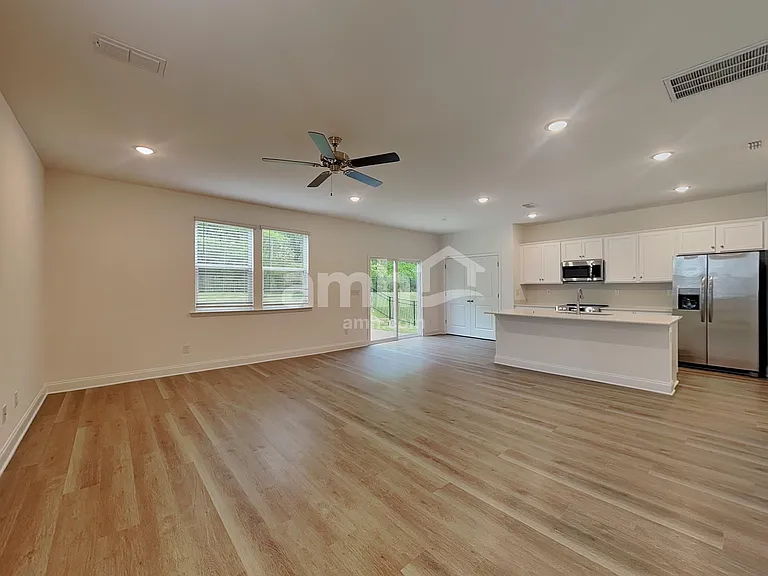 1207 Livengood Way — Photo 6