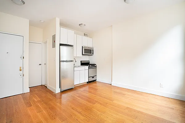 Rented by Compass | media 13