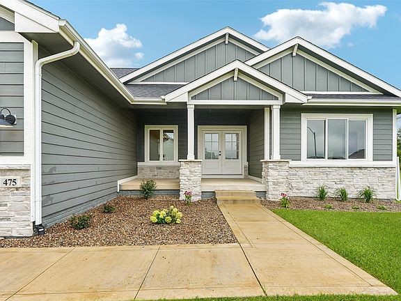 3rd image of 475 SE Walnut Woods Dr