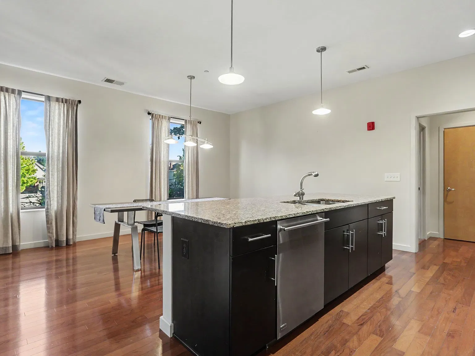 2 bed, 1431 sqft, $2,500 — Photo 4