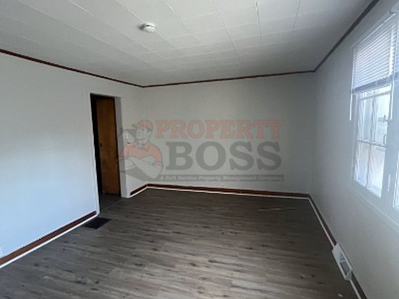 3rd image of 507 School St