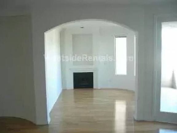 2nd image of 540 N Rossmore Ave APT 202
