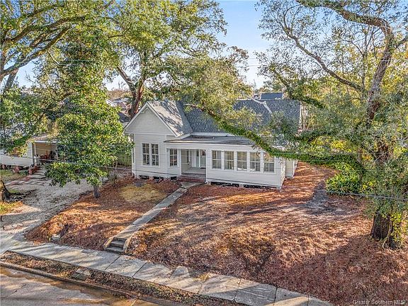 3rd image of 1002 Iris St
