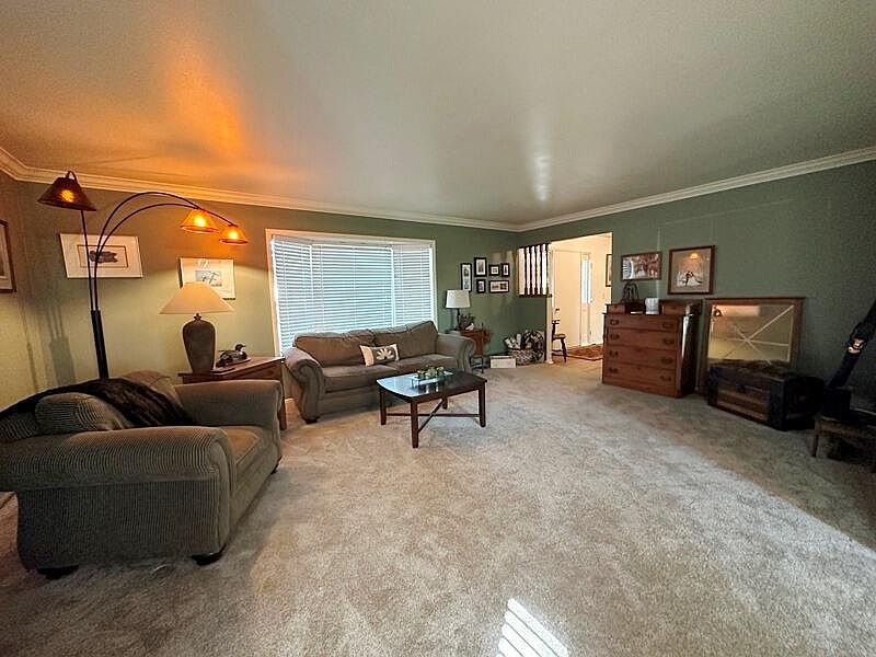 1st image of 700 Dartmouth DRIVE