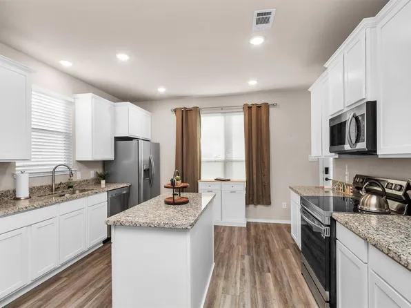 710 Crystal River Rd, Montgomery, TX 77316