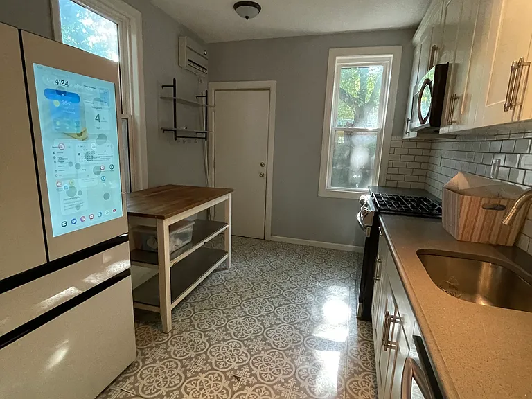 1281 Union Ave — Photo 6